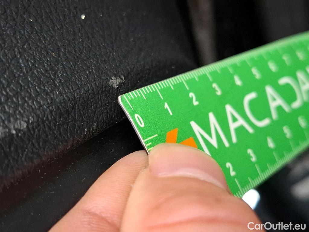  Mercedes  A-Klasse MERCEDES-BENZ Classe A Berline / 2018 / 4P / Berline A 200 d AMG Line 8G-DCT #17