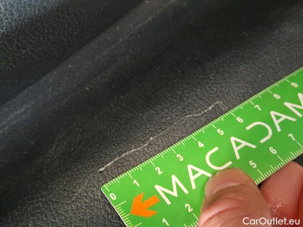  Mercedes  A-Klasse MERCEDES-BENZ Classe A Berline / 2018 / 4P / Berline A 200 d AMG Line 8G-DCT #19