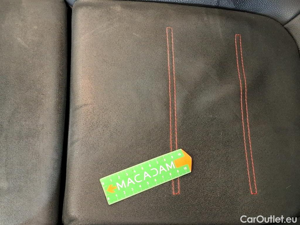  Mercedes  A-Klasse MERCEDES-BENZ Classe A Berline / 2018 / 4P / Berline A 200 d AMG Line 8G-DCT #32