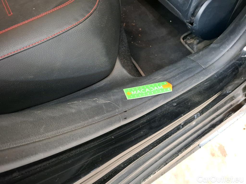  Mercedes  A-Klasse MERCEDES-BENZ Classe A Berline / 2018 / 4P / Berline A 200 d AMG Line 8G-DCT #18