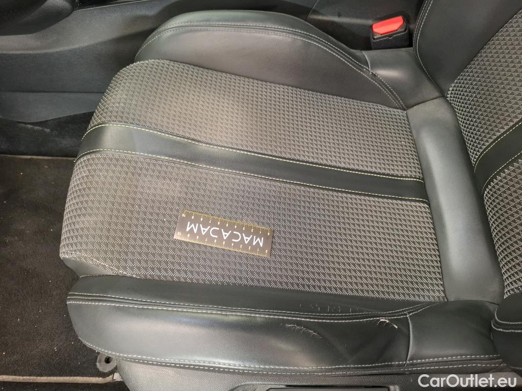  Peugeot  2008 PEUGEOT  / 2019 / 5P / Crossover 1.2 PT 130 GT Line (Ex 028N) #4