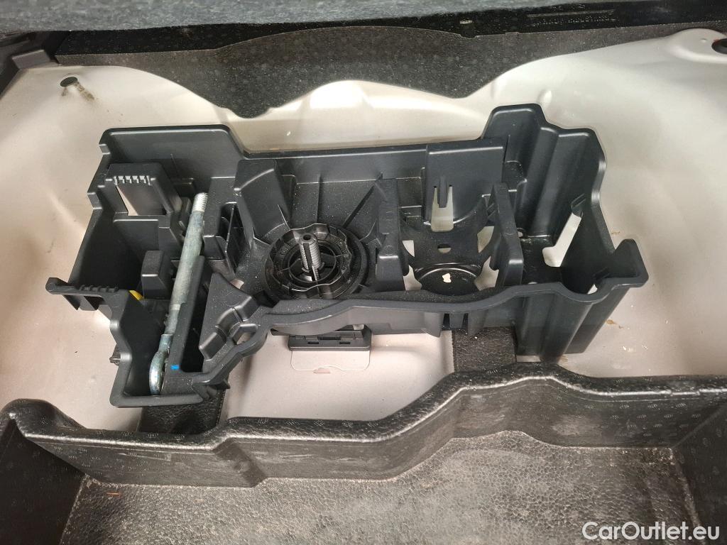  Peugeot  2008 PEUGEOT  / 2019 / 5P / Crossover 1.2 PT 130 GT Line (Ex 028N) #21