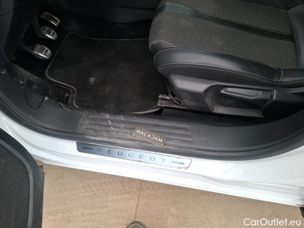  Peugeot  2008 PEUGEOT  / 2019 / 5P / Crossover 1.2 PT 130 GT Line (Ex 028N) #6
