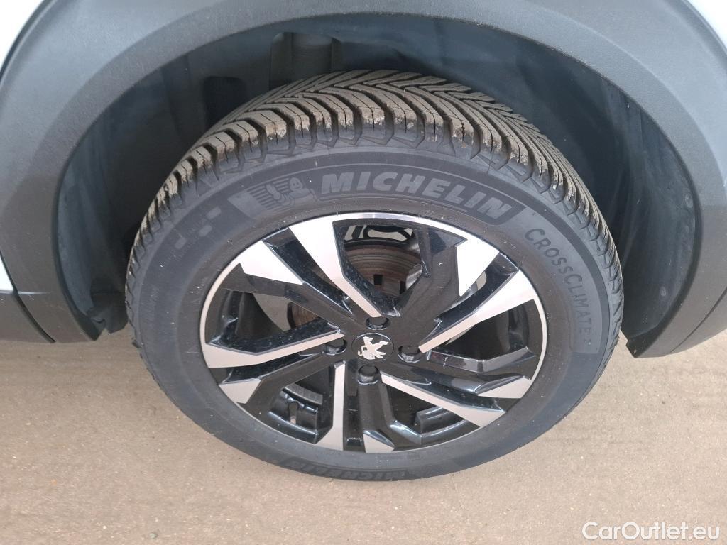  Peugeot  2008 PEUGEOT  / 2019 / 5P / Crossover 1.2 PT 130 GT Line (Ex 028N) #11