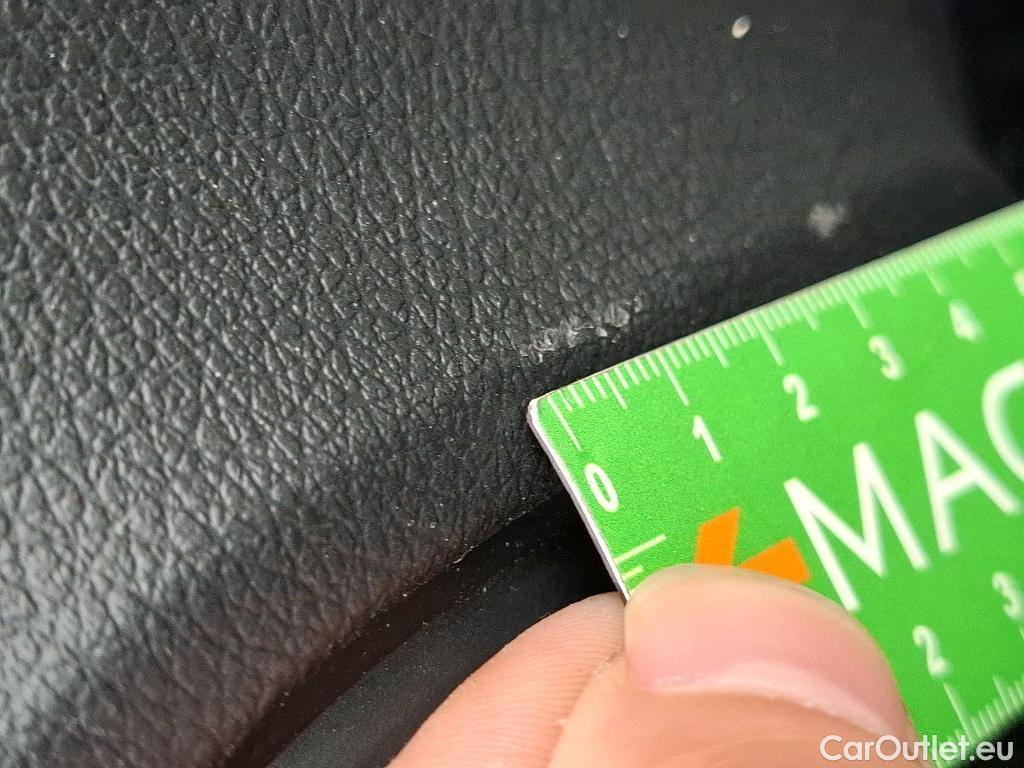  Mercedes  A-Klasse MERCEDES-BENZ Classe A Berline / 2018 / 4P / Berline A 200 d AMG Line 8G-DCT #16