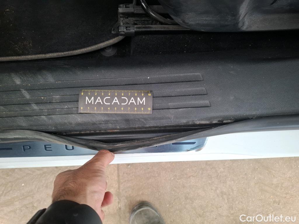  Peugeot  2008 PEUGEOT  / 2019 / 5P / Crossover 1.2 PT 130 GT Line (Ex 028N) #7