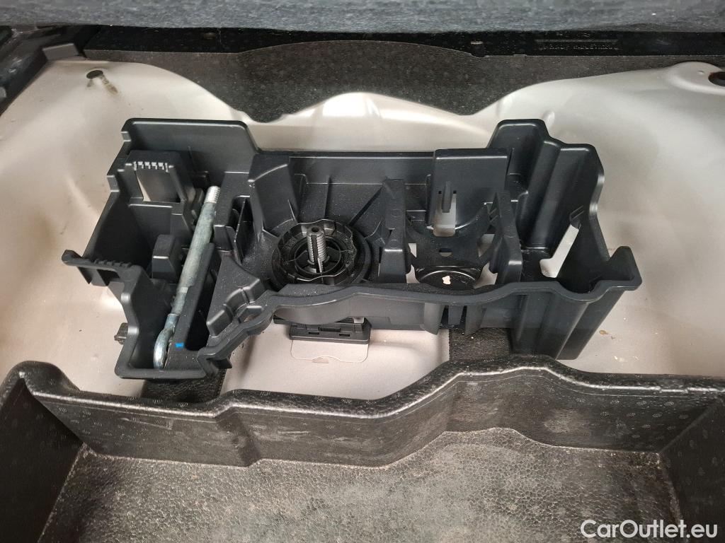  Peugeot  2008 PEUGEOT  / 2019 / 5P / Crossover 1.2 PT 130 GT Line (Ex 028N) #10