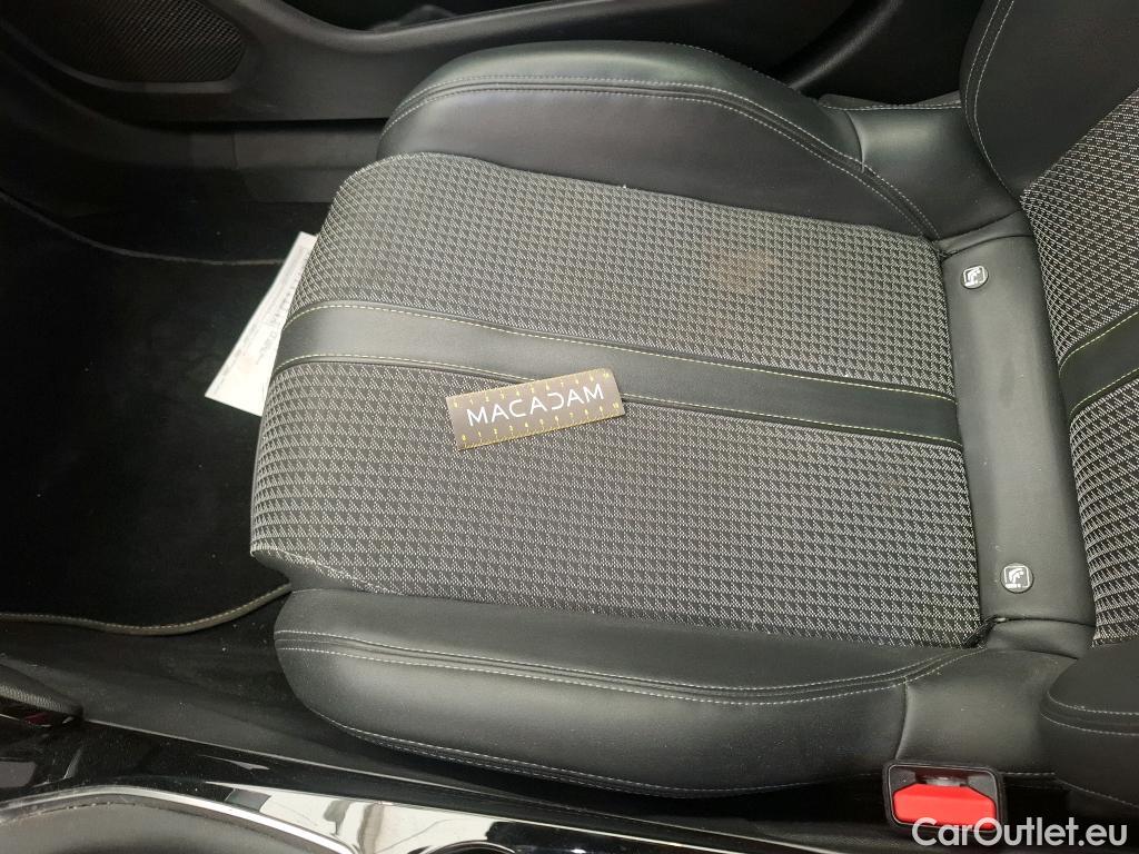  Peugeot  2008 PEUGEOT  / 2019 / 5P / Crossover 1.2 PT 130 GT Line (Ex 028N) #27