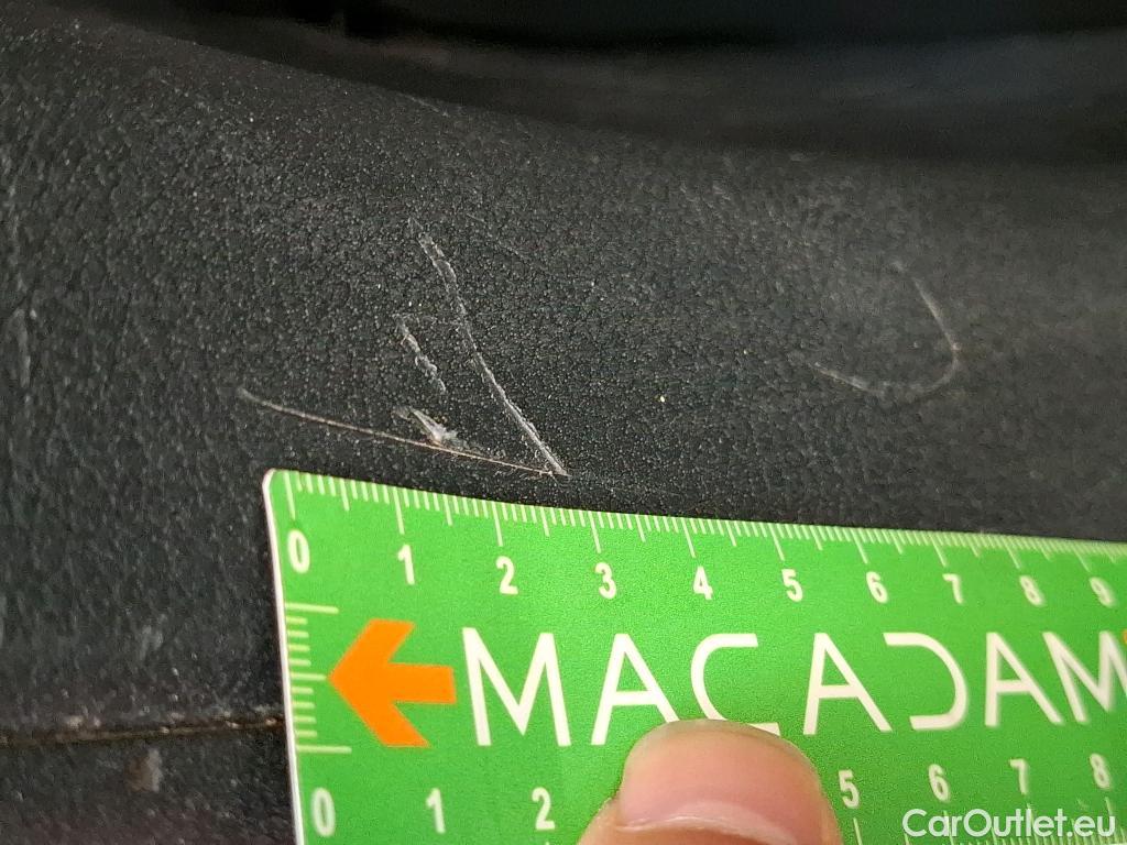  Mercedes  A-Klasse MERCEDES-BENZ Classe A Berline / 2018 / 4P / Berline A 200 d AMG Line 8G-DCT #21