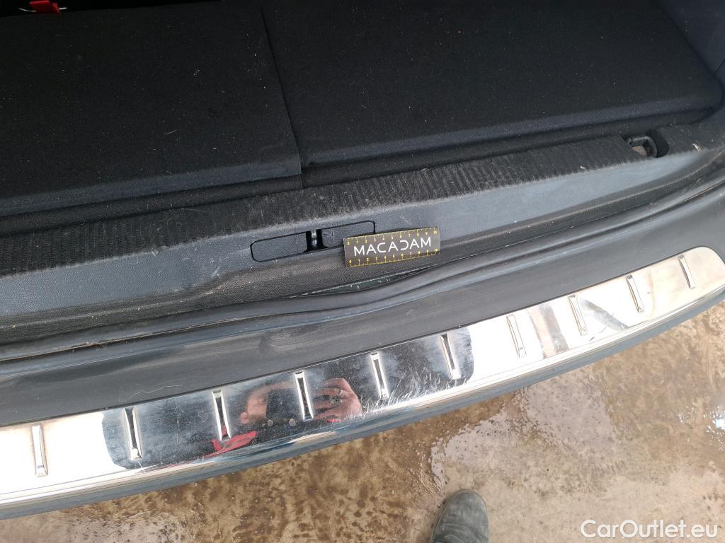  Peugeot  5008  Allure Pack 1.5 HDi 130CV BVA8 7 Sieges E6d #44