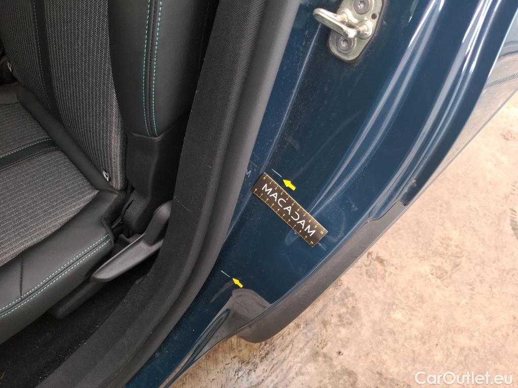  Peugeot  5008  Allure Pack 1.5 HDi 130CV BVA8 7 Sieges E6d #38