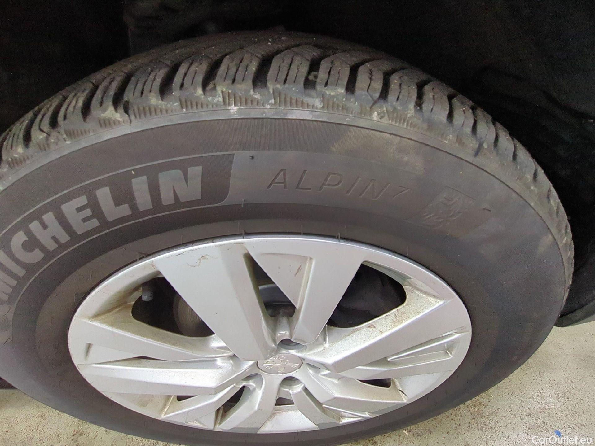  Peugeot  5008  Active Pack 1.5 HDi 130CV BVA8 7 Sieges E6d #7