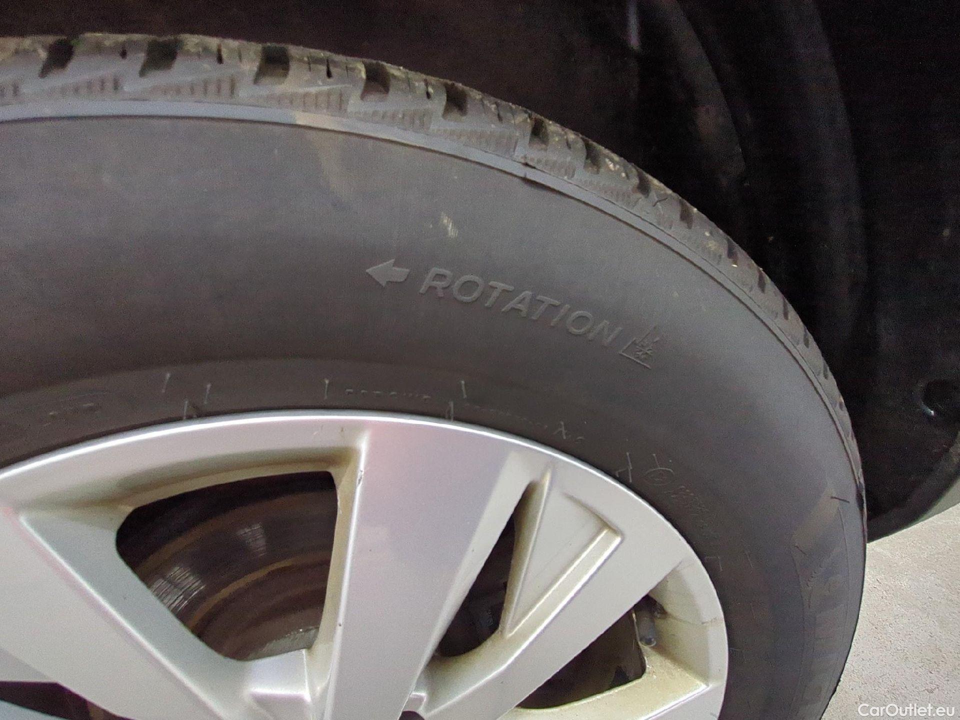  Peugeot  5008  Active Pack 1.5 HDi 130CV BVA8 7 Sieges E6d #4