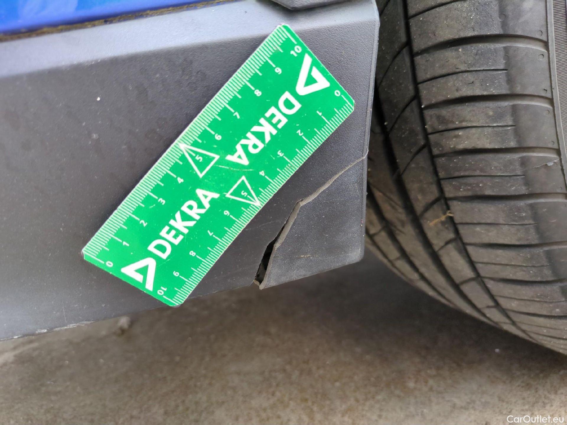  Toyota  C-HR TOYOTA  5p SUV 1.8 HYBRIDE 122 GRAPHIC #38