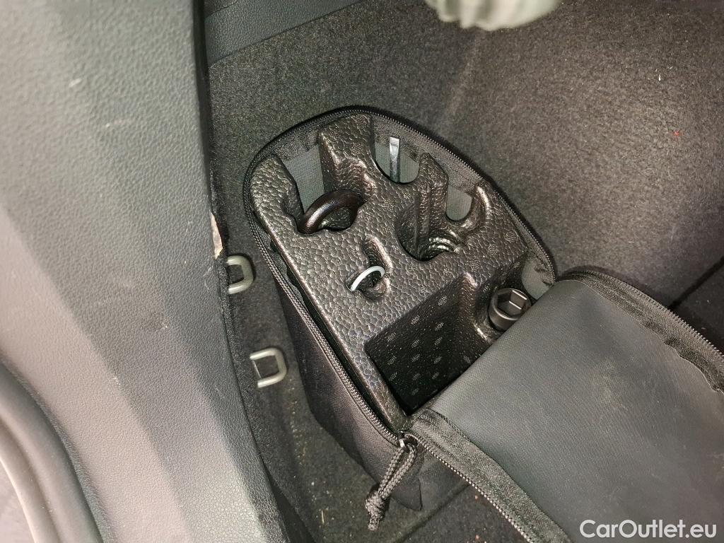  Volkswagen  Tiguan VOLKSWAGEN  / 2020 / 5P / SUV 2.0 TDI 150 DSG7 R-Line #10