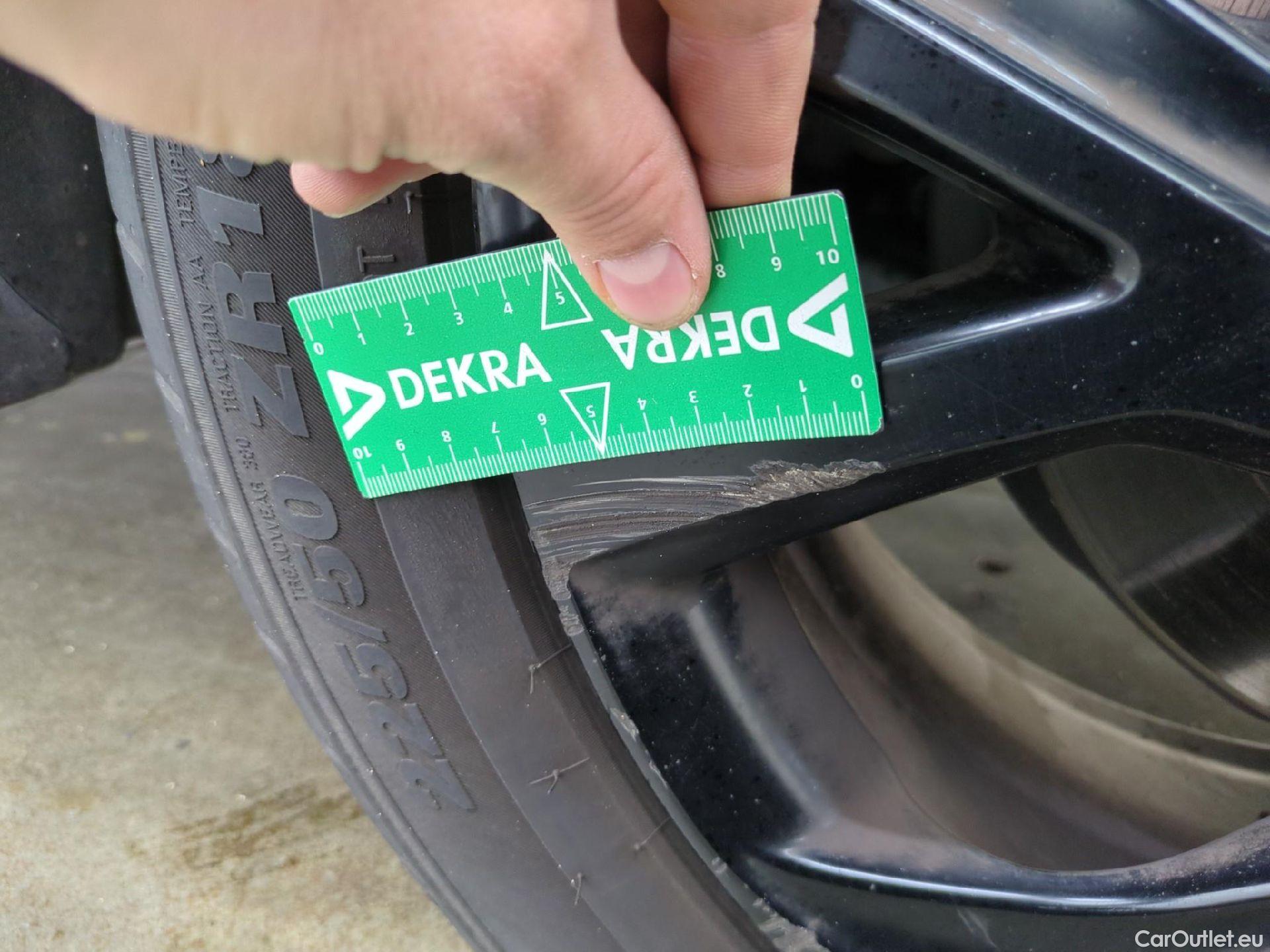  Toyota  C-HR TOYOTA  5p SUV 1.8 HYBRIDE 122 GRAPHIC #15