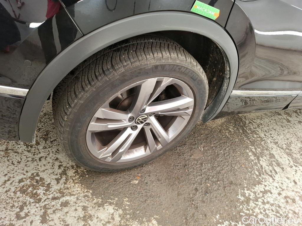  Volkswagen  Tiguan VOLKSWAGEN  / 2020 / 5P / SUV 2.0 TDI 150 DSG7 R-Line #26
