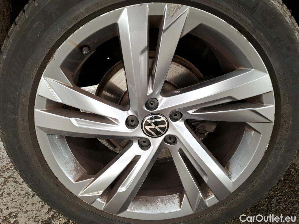  Volkswagen  Tiguan VOLKSWAGEN  / 2020 / 5P / SUV 2.0 TDI 150 DSG7 R-Line #2