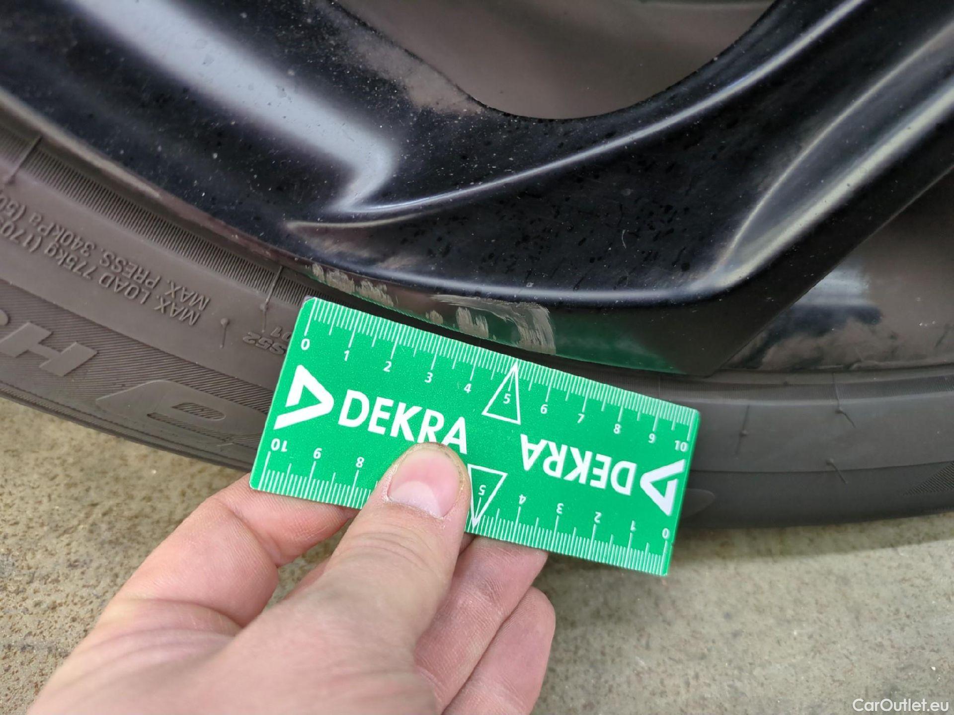  Toyota  C-HR TOYOTA  5p SUV 1.8 HYBRIDE 122 GRAPHIC #17