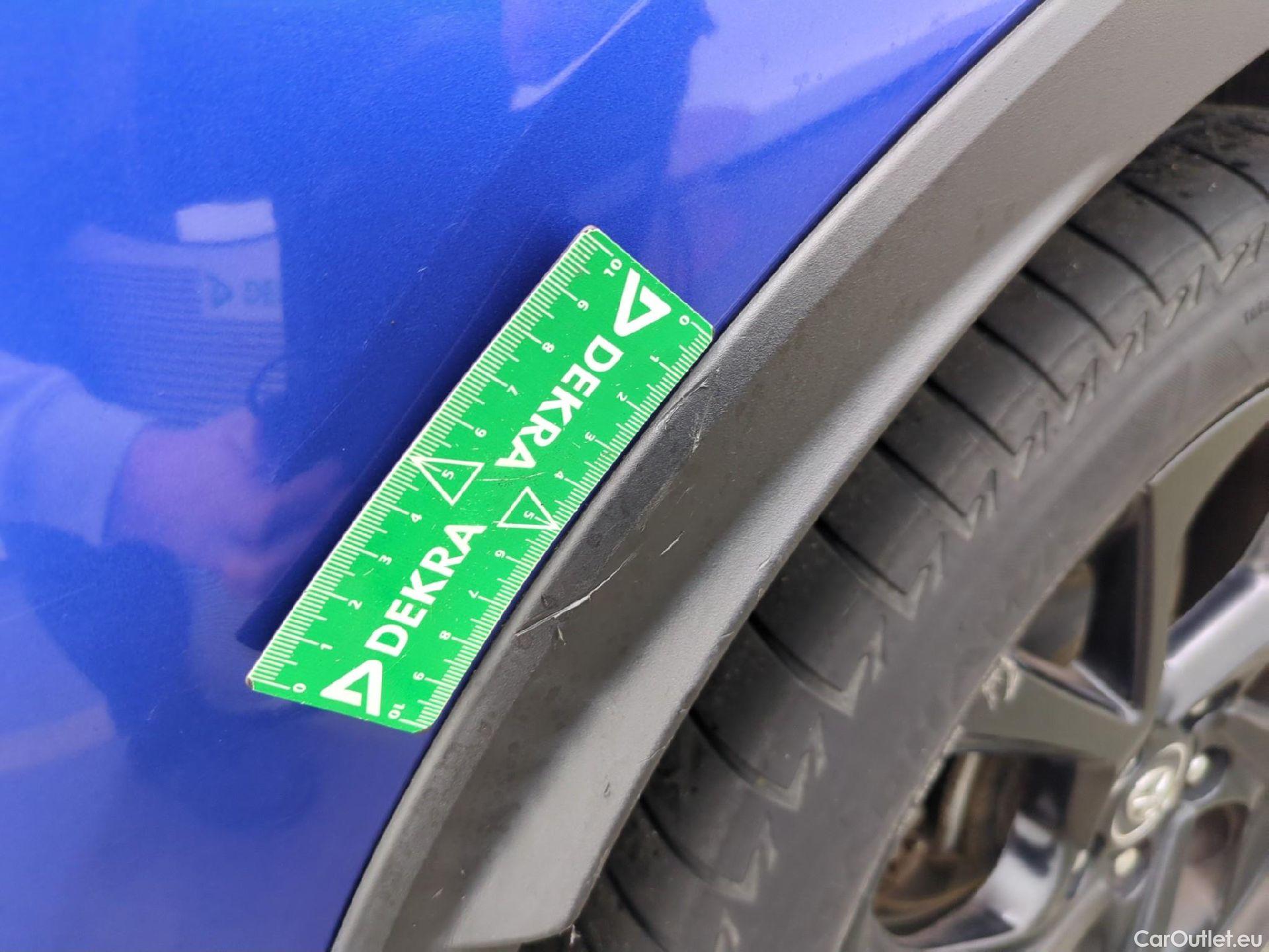  Toyota  C-HR TOYOTA  5p SUV 1.8 HYBRIDE 122 GRAPHIC #29