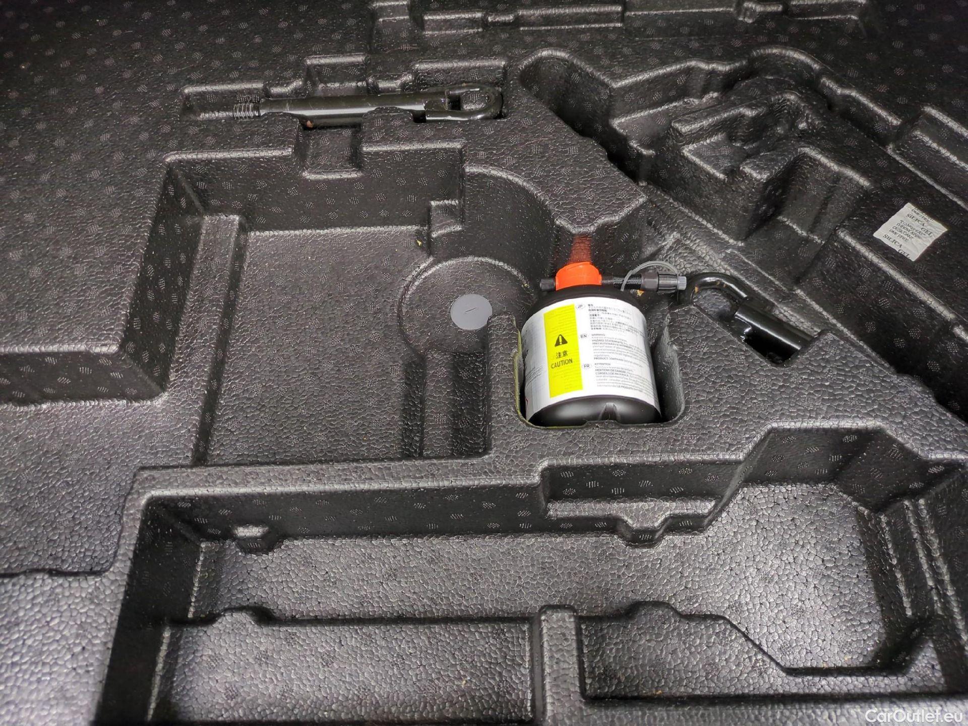  Toyota  C-HR TOYOTA  5p SUV 1.8 HYBRIDE 122 GRAPHIC #9