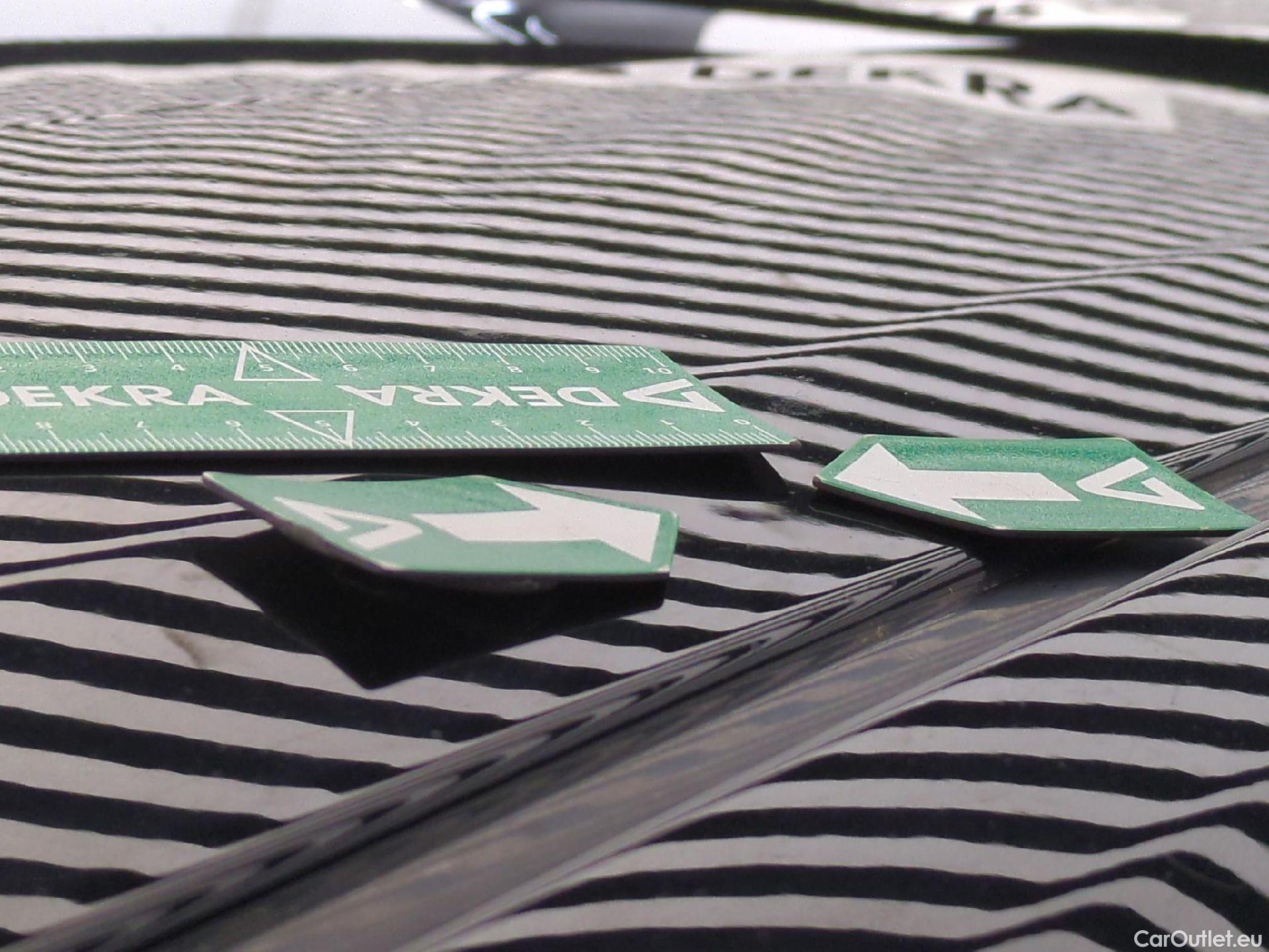  Toyota  C-HR TOYOTA  5p SUV 1.8 HYBRIDE 122 GRAPHIC #30