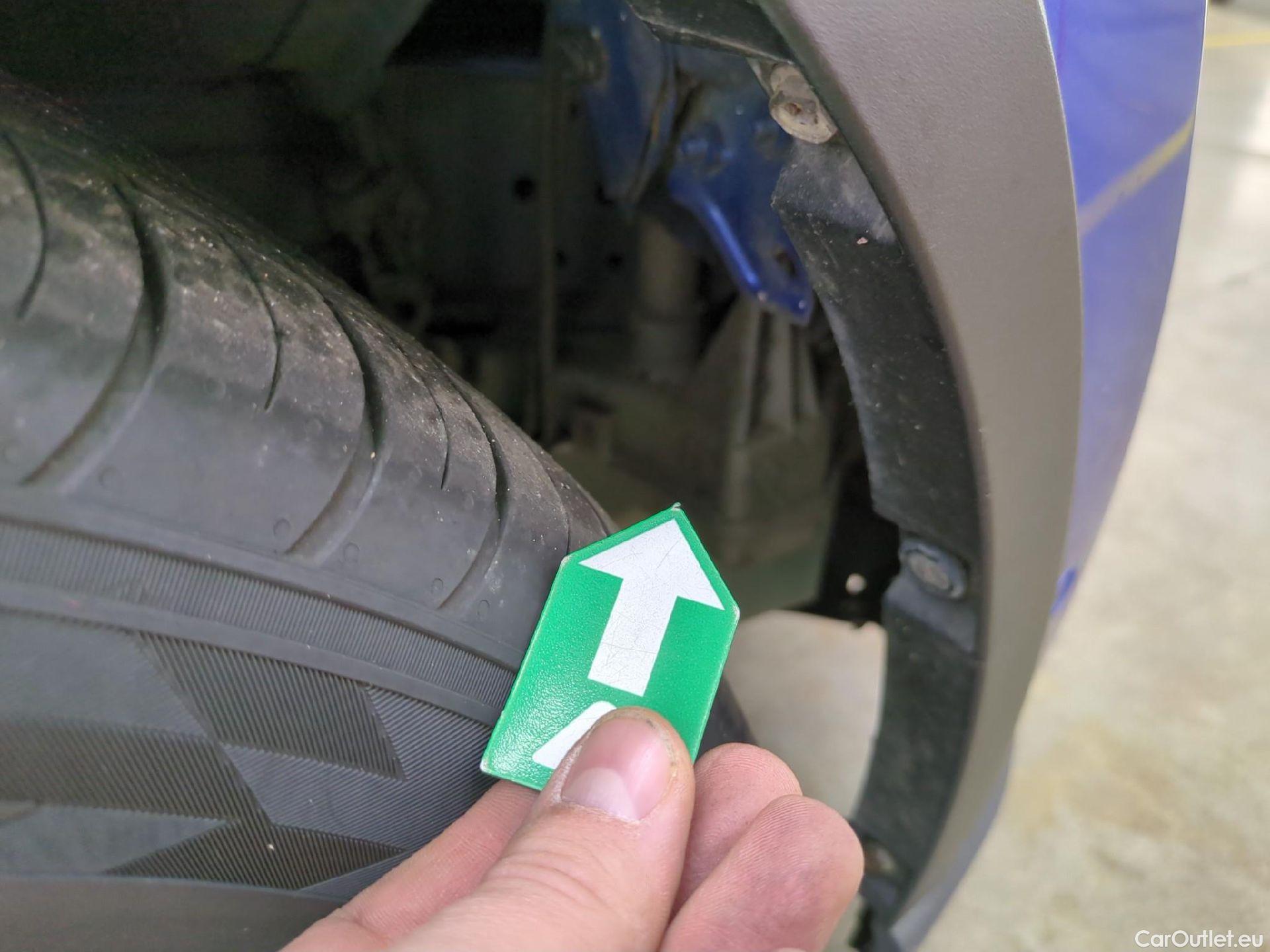  Toyota  C-HR TOYOTA  5p SUV 1.8 HYBRIDE 122 GRAPHIC #4