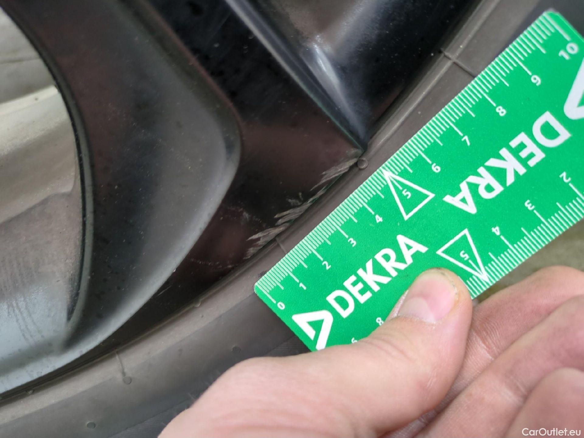  Toyota  C-HR TOYOTA  5p SUV 1.8 HYBRIDE 122 GRAPHIC #19