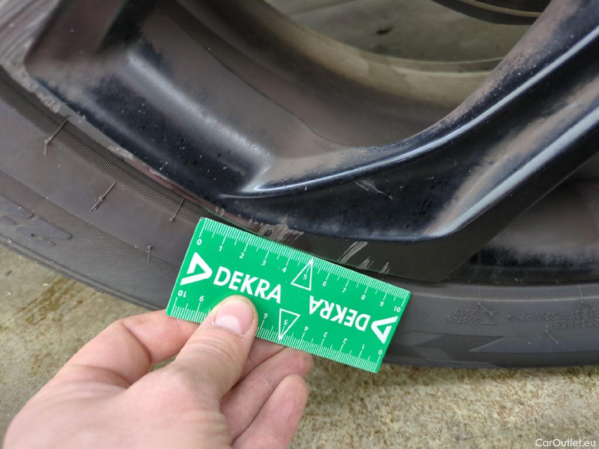  Toyota  C-HR TOYOTA  5p SUV 1.8 HYBRIDE 122 GRAPHIC #13