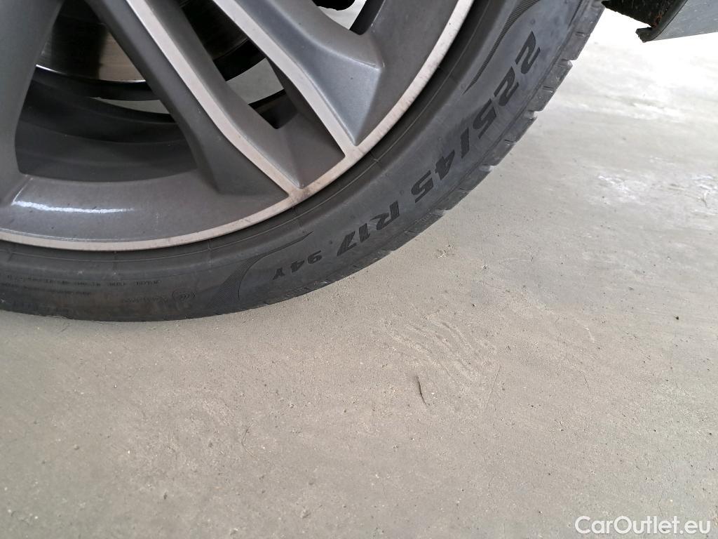  Bmw  Serie 1 Série 1 Berline 120 i Edition Sport 2.0 180CV BVA7 E6d #18