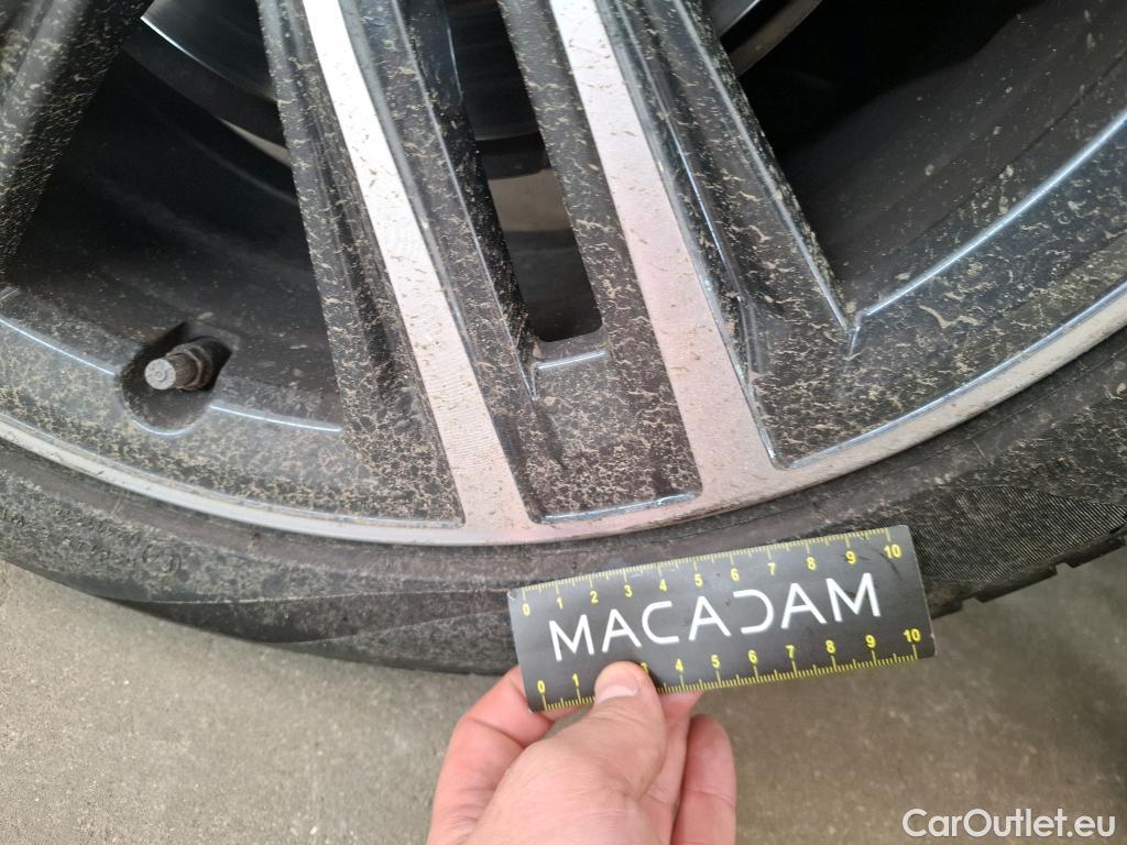  Bmw  Serie 1 BMW Série 1 / 2019 / 5P / Berline 1.5 116D DKG7 Business Design (Ex 668K) #38