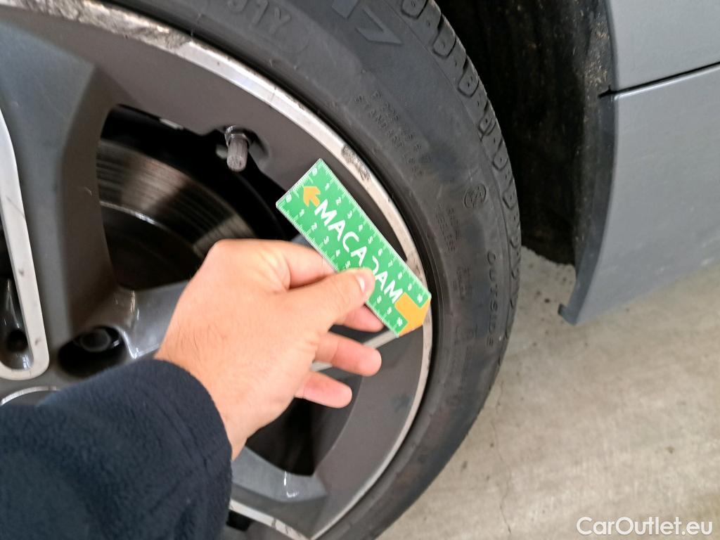  Bmw  Serie 1 Série 1 Berline 120 i Edition Sport 2.0 180CV BVA7 E6d #36