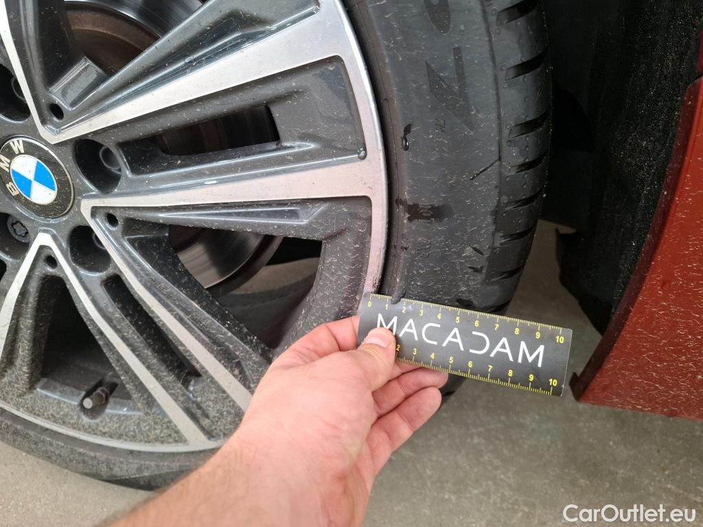  Bmw  Serie 1 BMW Série 1 / 2019 / 5P / Berline 1.5 116D DKG7 Business Design (Ex 668K) #9