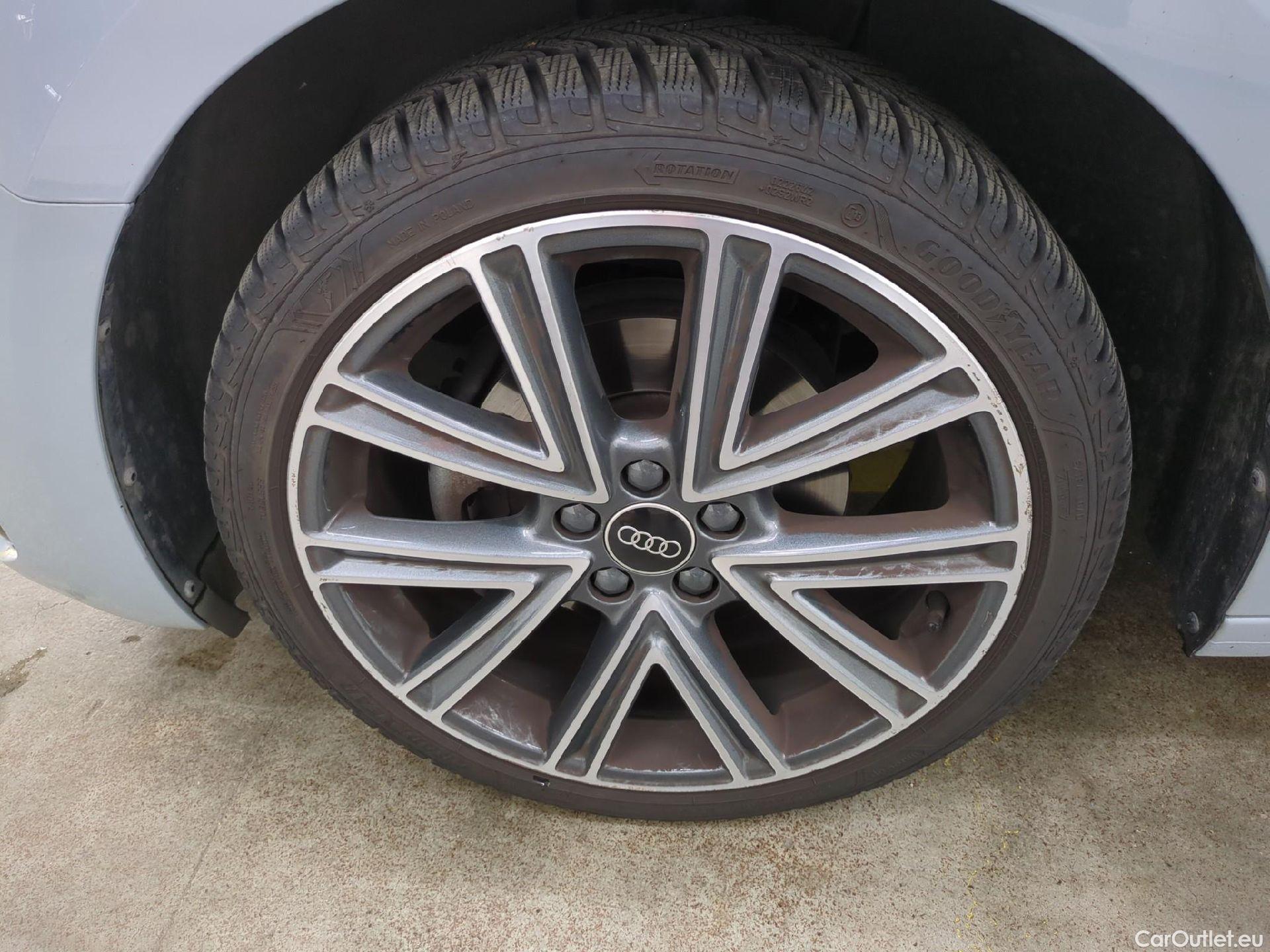  Audi  A1 Sportback AUDI  / 2018 / 5P / Berline 1.0 TFSI 110 S tronic 7 Advanced 2(SL) #1