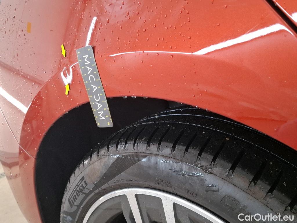  Bmw  Serie 1 BMW Série 1 / 2019 / 5P / Berline 1.5 116D DKG7 Business Design (Ex 668K) #30