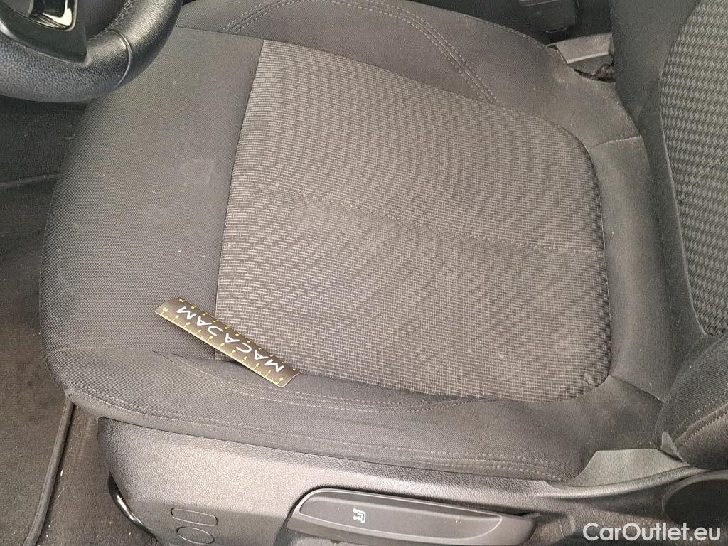  Bmw  Serie 1 BMW Série 1 / 2019 / 5P / Berline 1.5 116D DKG7 Business Design (Ex 668K) #34