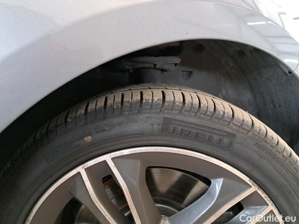  Bmw  Serie 1 Série 1 Berline 120 i Edition Sport 2.0 180CV BVA7 E6d #11