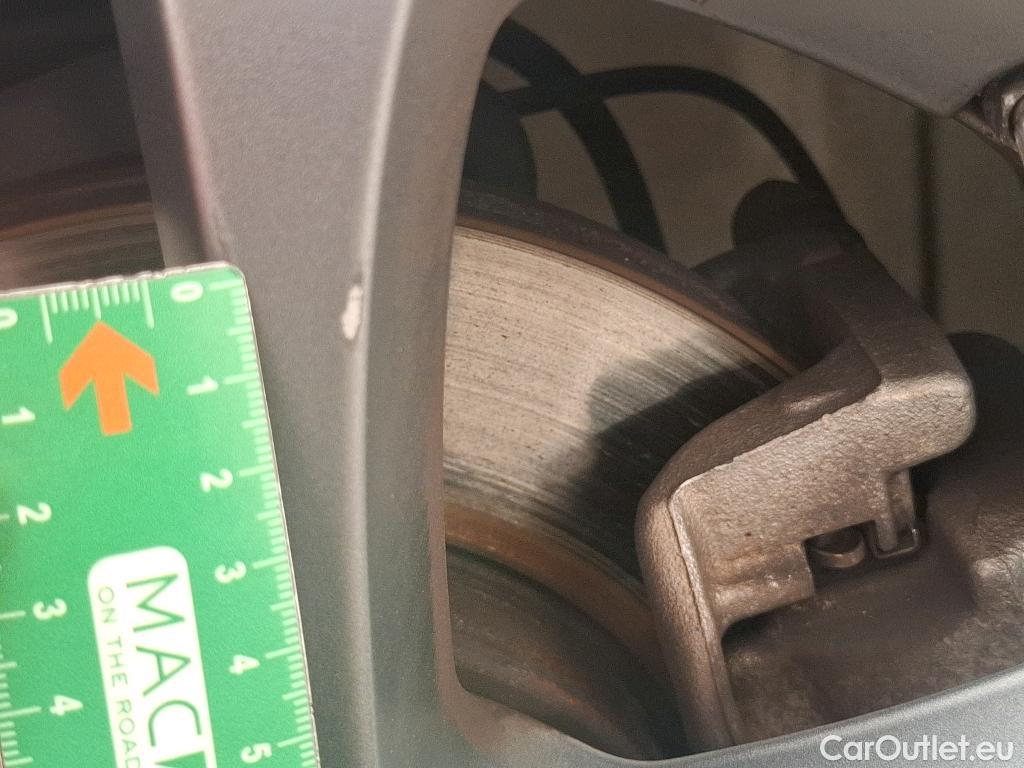  Mercedes  A-Klasse MERCEDES-BENZ Classe A Compact / 2018 / 5P / Berline A 180 d Business Line #28