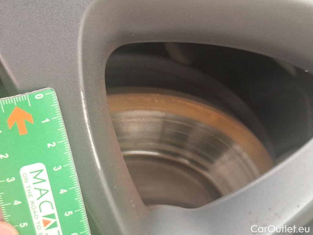  Mercedes  A-Klasse MERCEDES-BENZ Classe A Compact / 2018 / 5P / Berline A 180 d Business Line #17