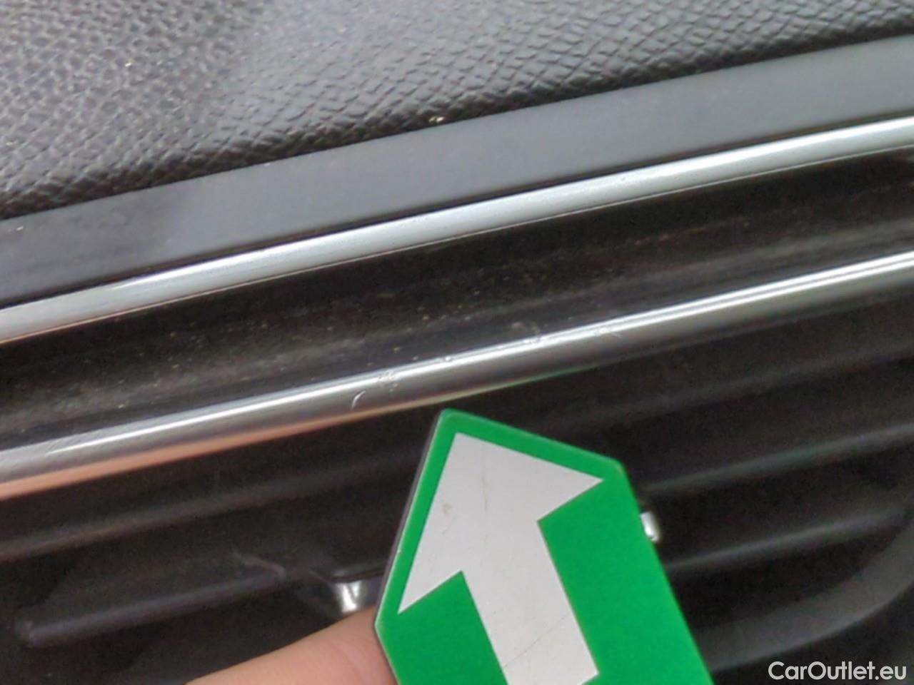  Peugeot  2008 PEUGEOT  / 2019 / 5P / Crossover BLUEHDI 110 S&S ALLURE BUSINESS #1