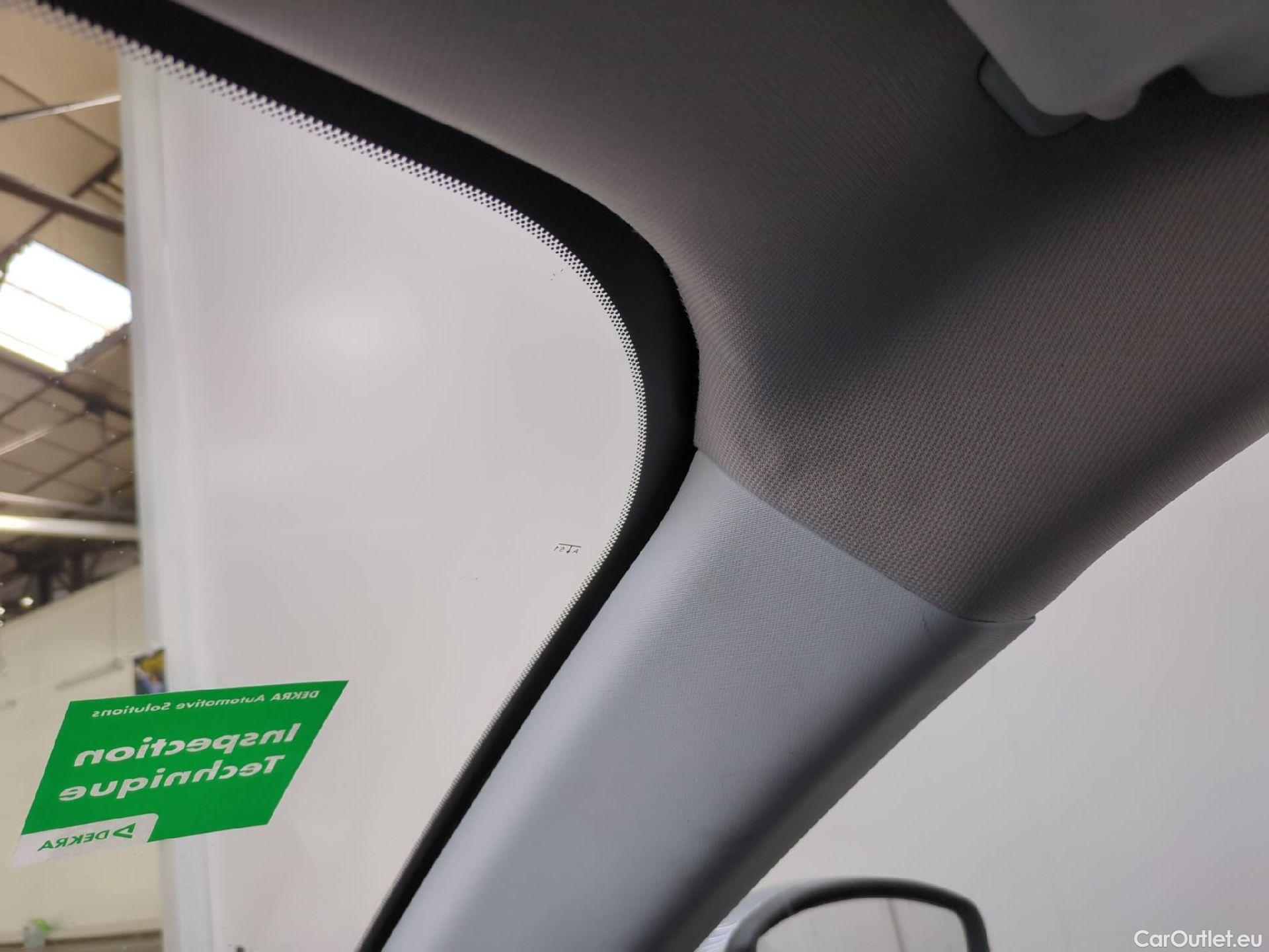  Peugeot  2008 PEUGEOT  / 2019 / 5P / Crossover BLUEHDI 110 S&S ALLURE BUSINESS #24