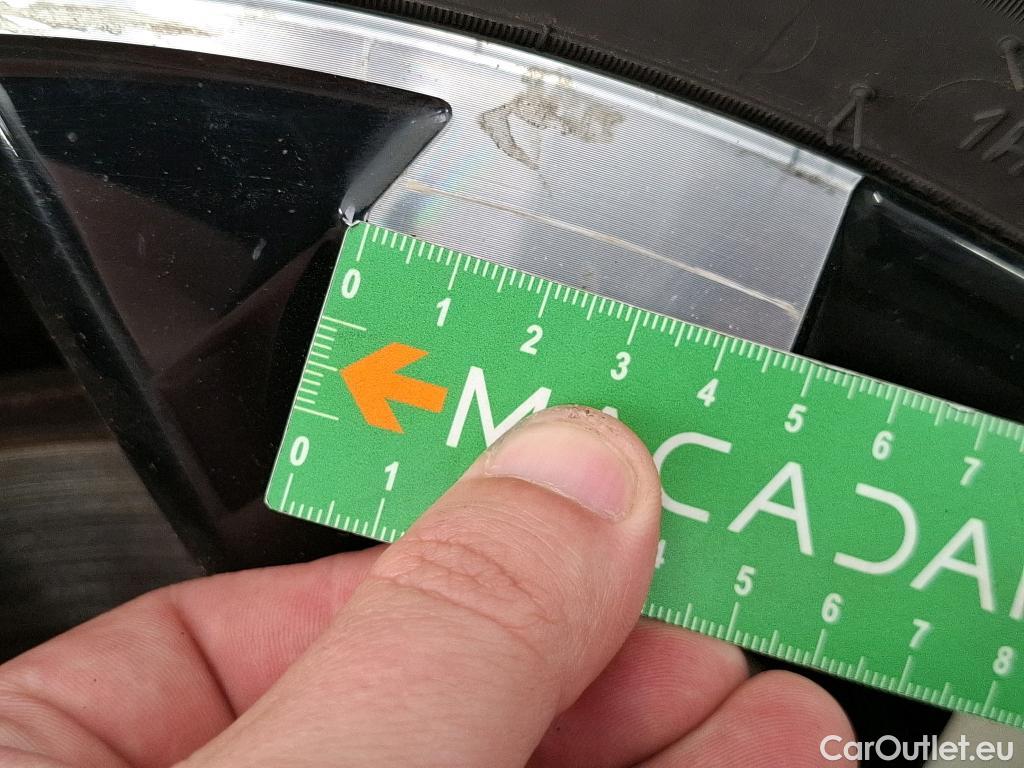  Peugeot  2008  Allure 1.5 HDi 130CV BVA8 E6d #37