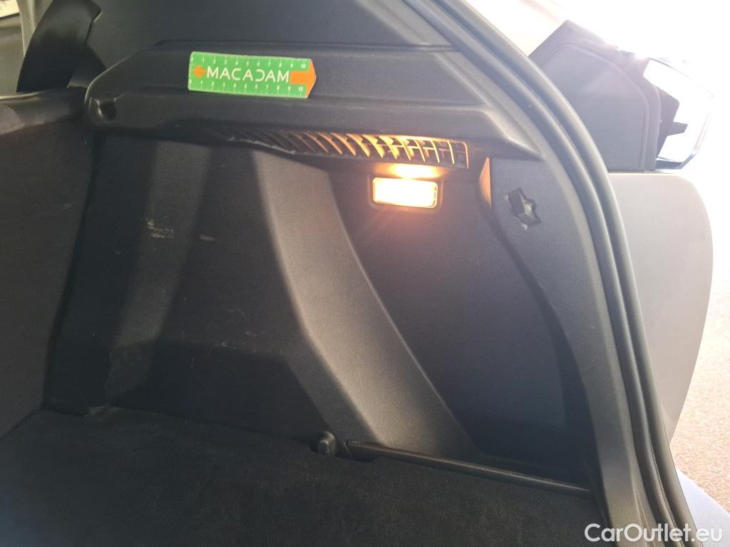  Peugeot  2008  Allure 1.5 HDi 130CV BVA8 E6d #25