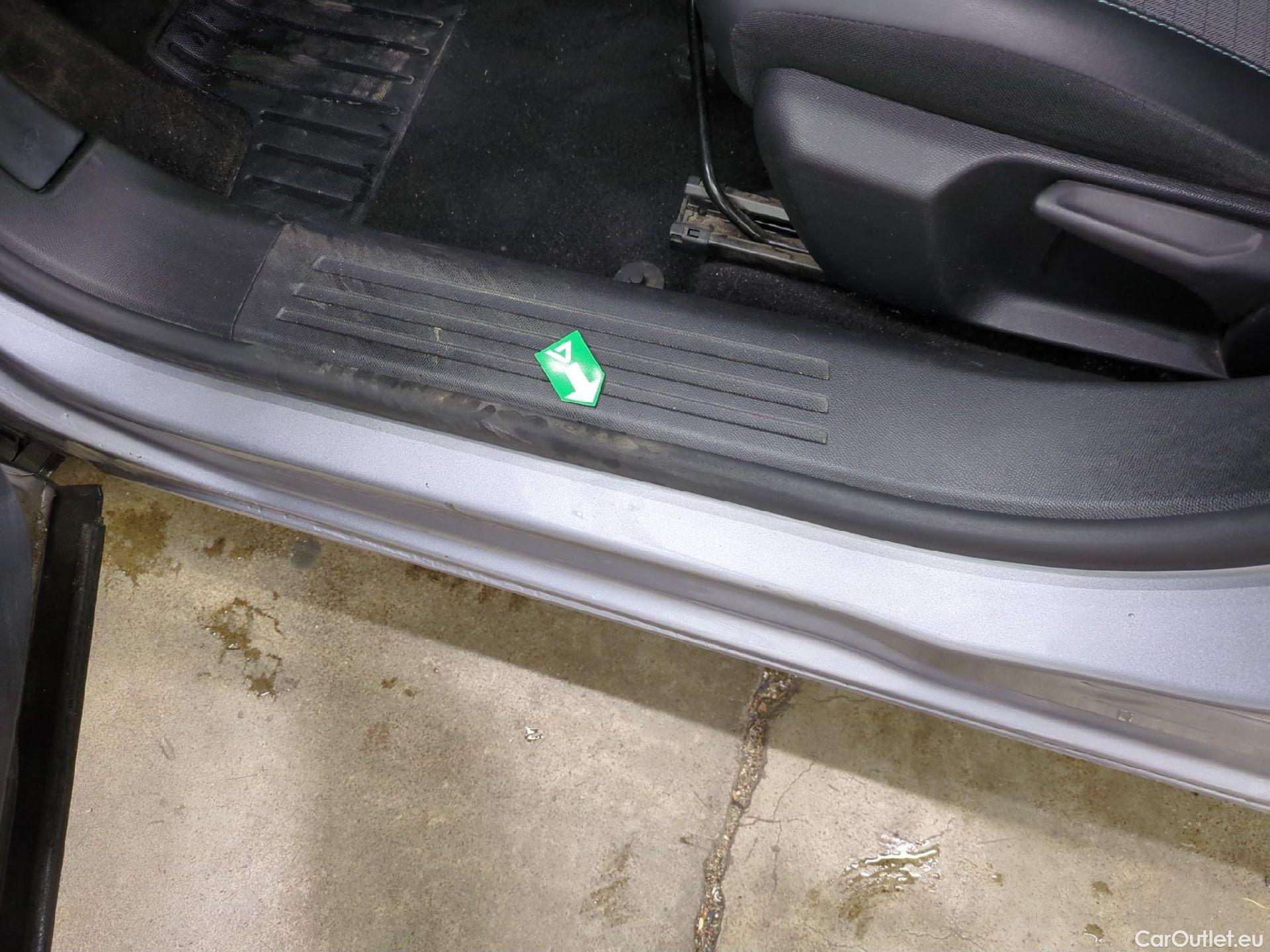  Peugeot  2008 PEUGEOT  / 2019 / 5P / Crossover BLUEHDI 110 S&S ALLURE BUSINESS #4