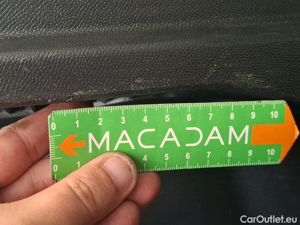  Peugeot  2008  Allure 1.5 HDi 130CV BVA8 E6d #24