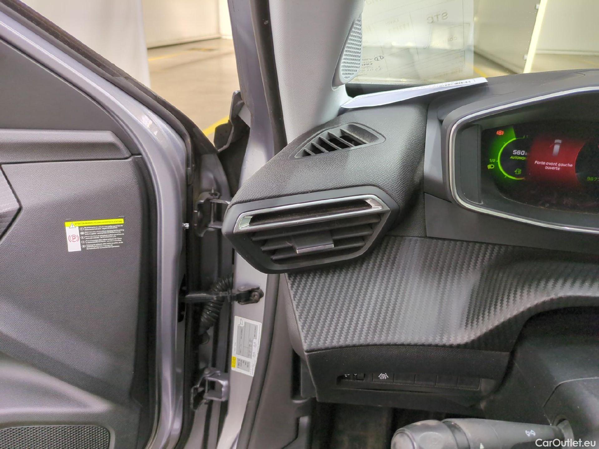  Peugeot  2008 PEUGEOT  / 2019 / 5P / Crossover BLUEHDI 110 S&S ALLURE BUSINESS #2