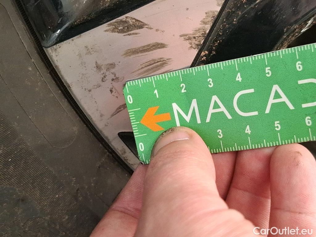  Peugeot  2008  Allure 1.5 HDi 130CV BVA8 E6d #9