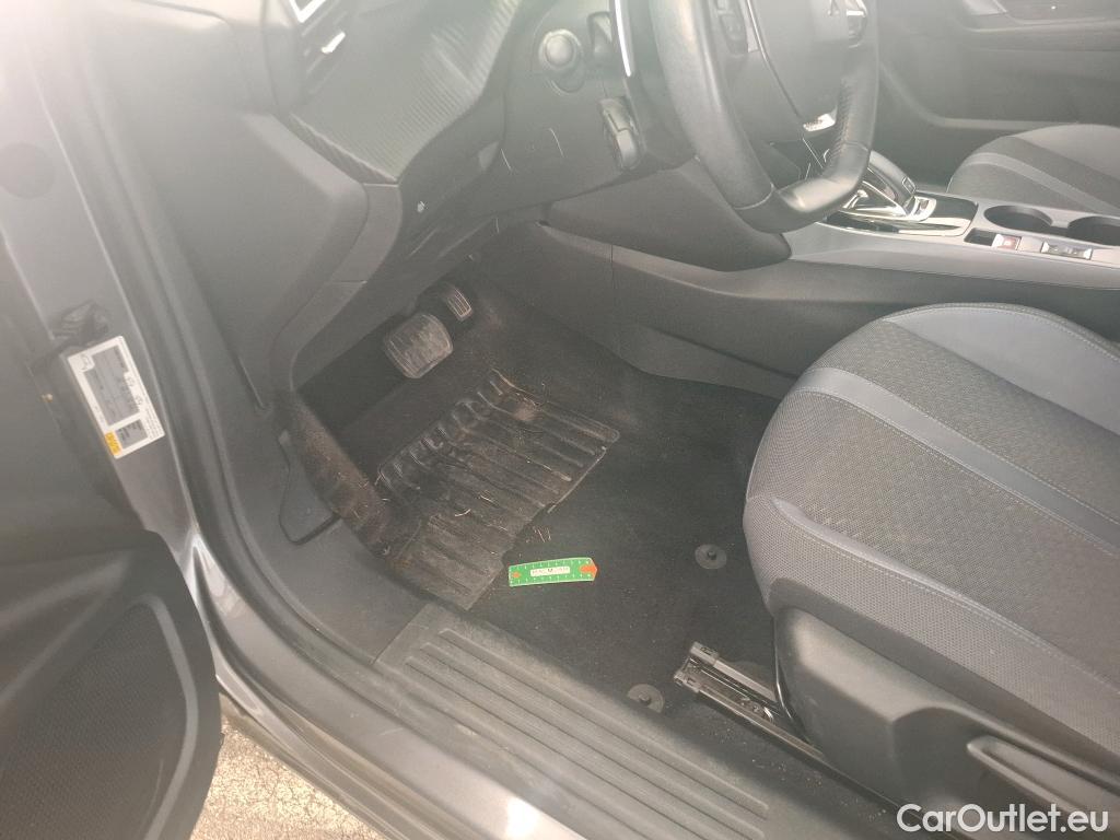  Peugeot  2008  Allure Business 1.5 HDi 130CV BVA8 E6d #1