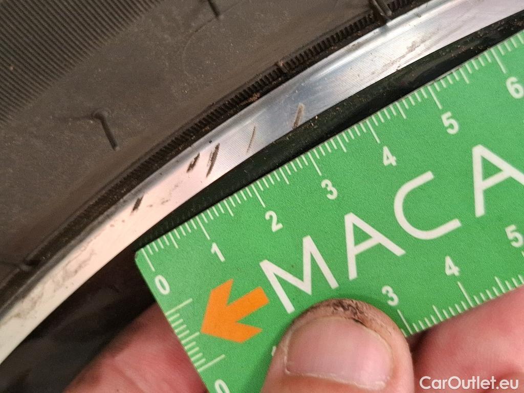  Peugeot  2008  Allure 1.5 HDi 130CV BVA8 E6d #38