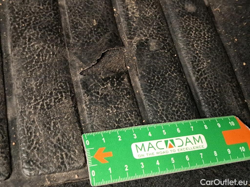  Renault  Megane  IV Berline 5 ptes. Techno 1.5 dCi 115CV BVM6 E6d #16